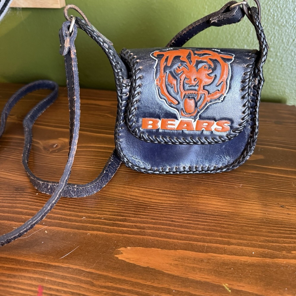 NFL Chicago Bears Hand Tooled Leather Purse Small Hand Bag Team Bears Logo‎